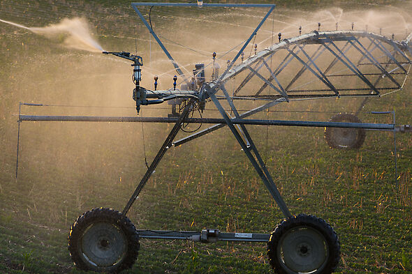 Up-top pivot sprinklers and a Nelson Big Gun® gaining ground at the end of the iron 