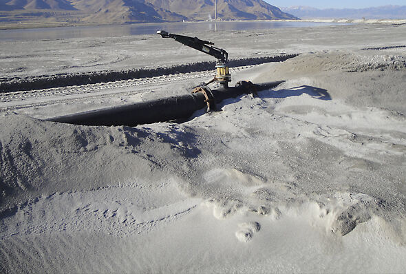 Big Gun® Sprinkler controlling dust on mining tailings. 